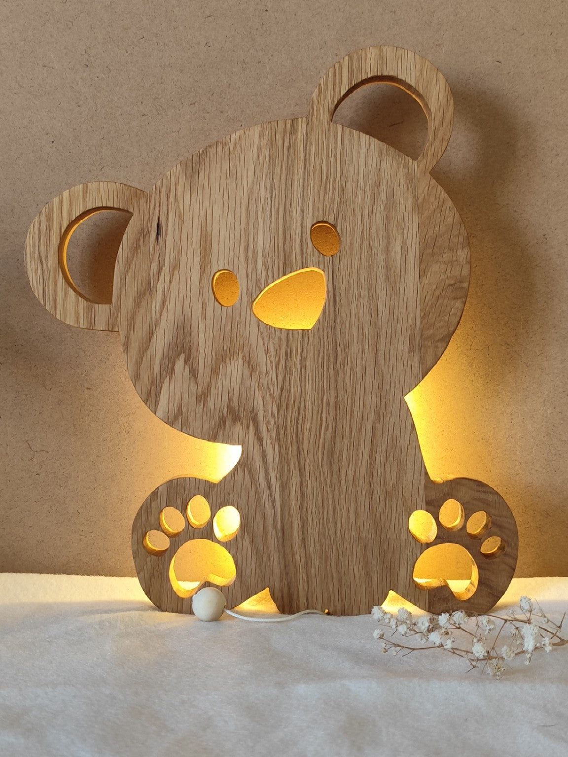 Veilleuse ourson en chêne massif sculptée à la main, lumière douce LED, finition cire d'abeille
