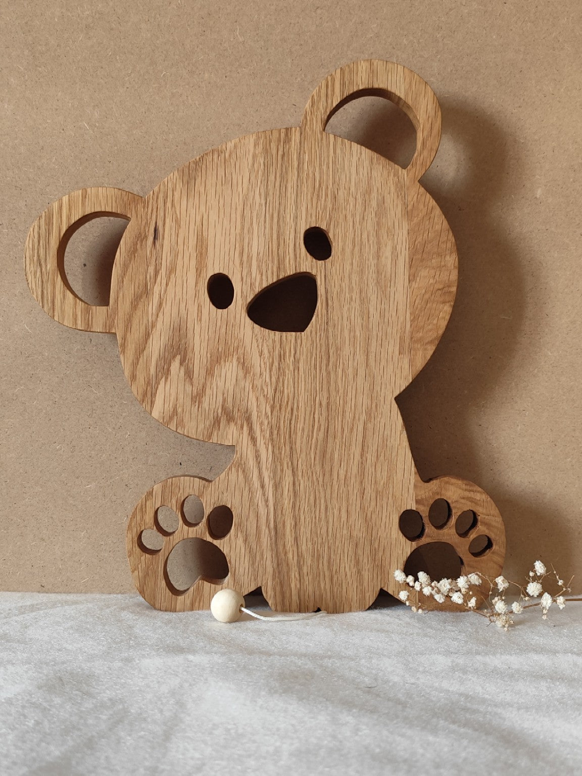 Veilleuse ourson en chêne massif sculptée à la main, lumière douce LED, finition cire d'abeille